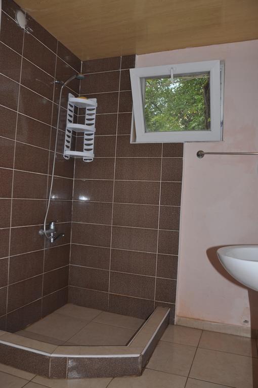 Guest House Racha アンブロラウリ エクステリア 写真